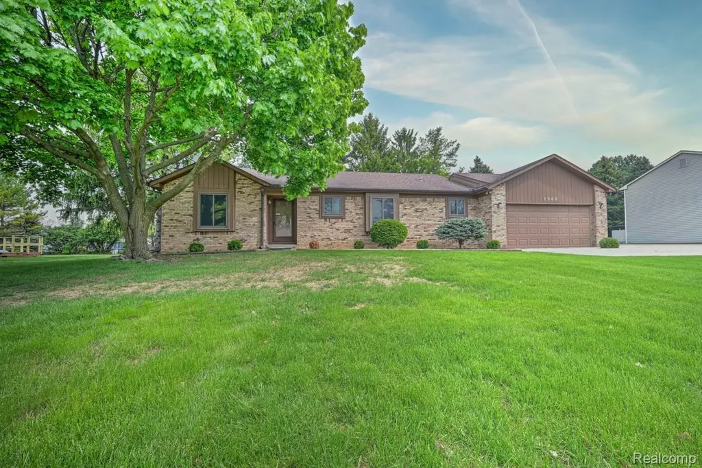 1569 Oak Grove Drive Walled Lake City MI 48390