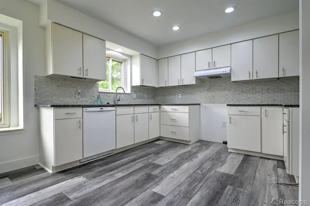 1569 Oak Grove Drive Walled Lake City MI 48390