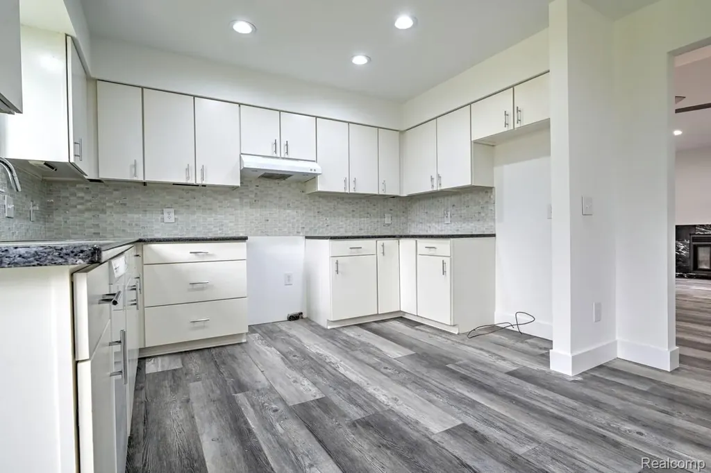 1569 Oak Grove Drive Walled Lake City MI 48390