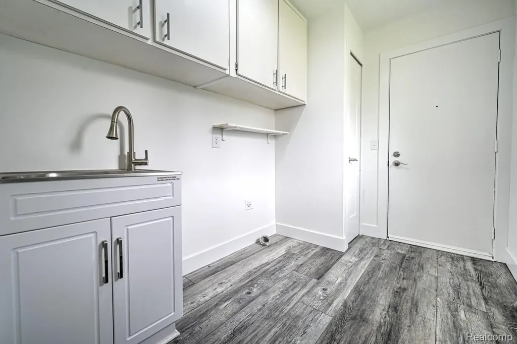 1569 Oak Grove Drive Walled Lake City MI 48390