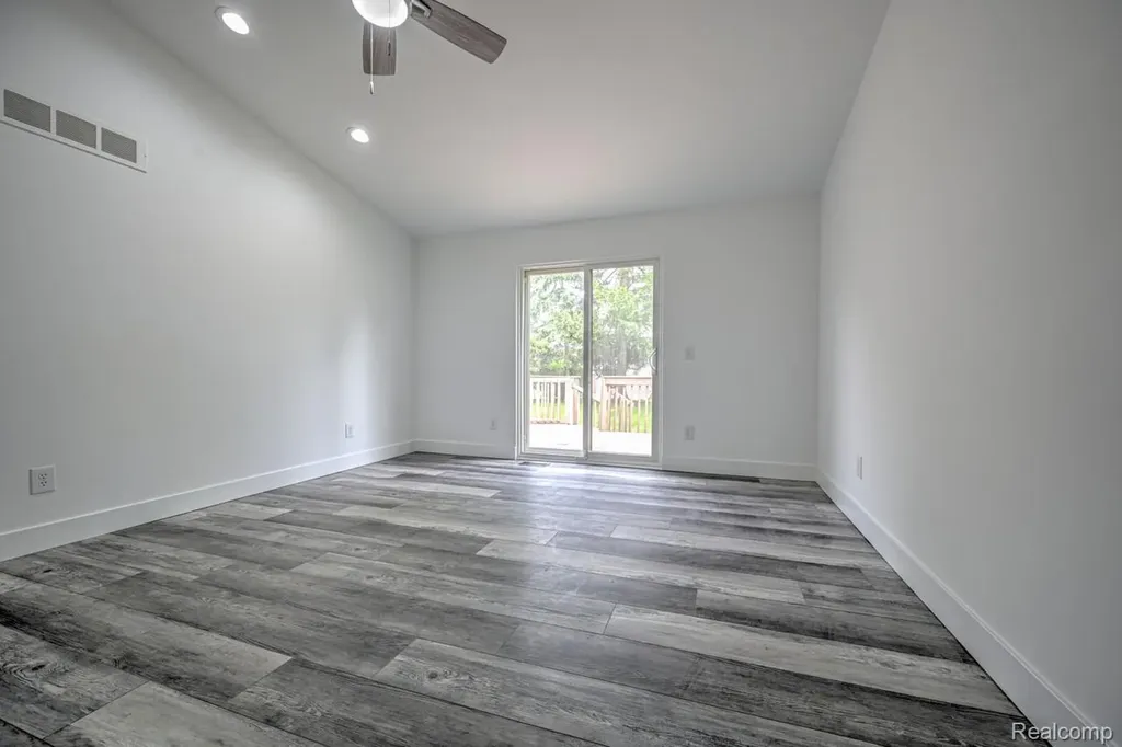 1569 Oak Grove Drive Walled Lake City MI 48390