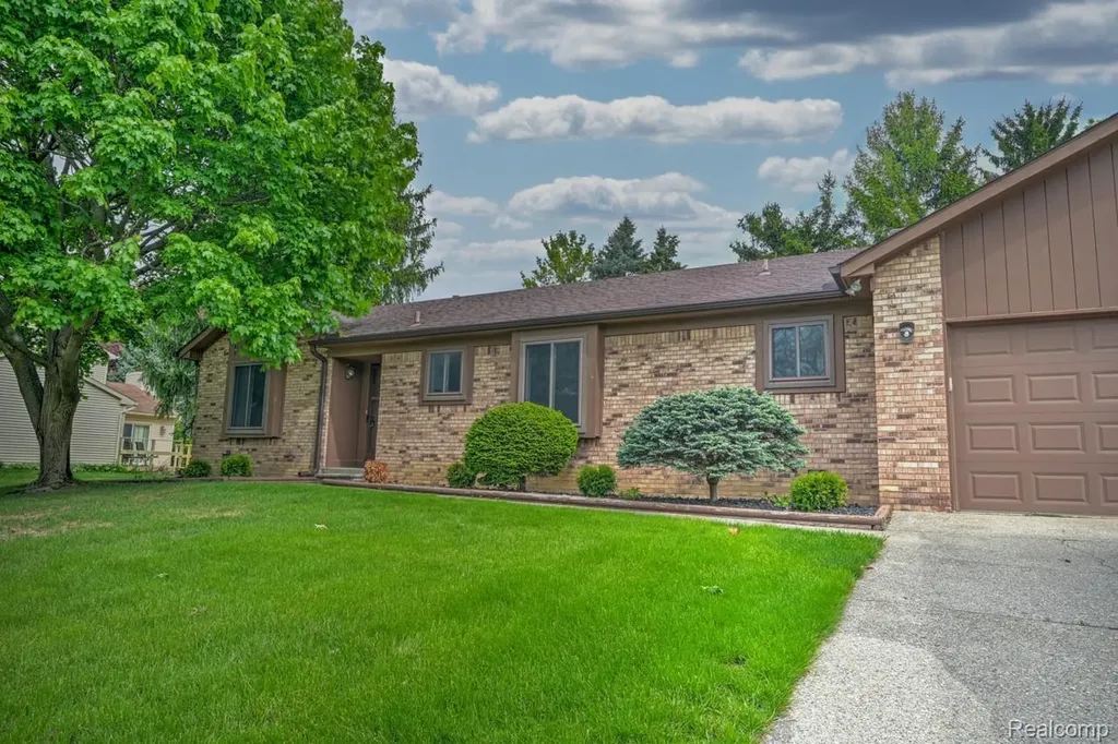 1569 Oak Grove Drive Walled Lake City MI 48390