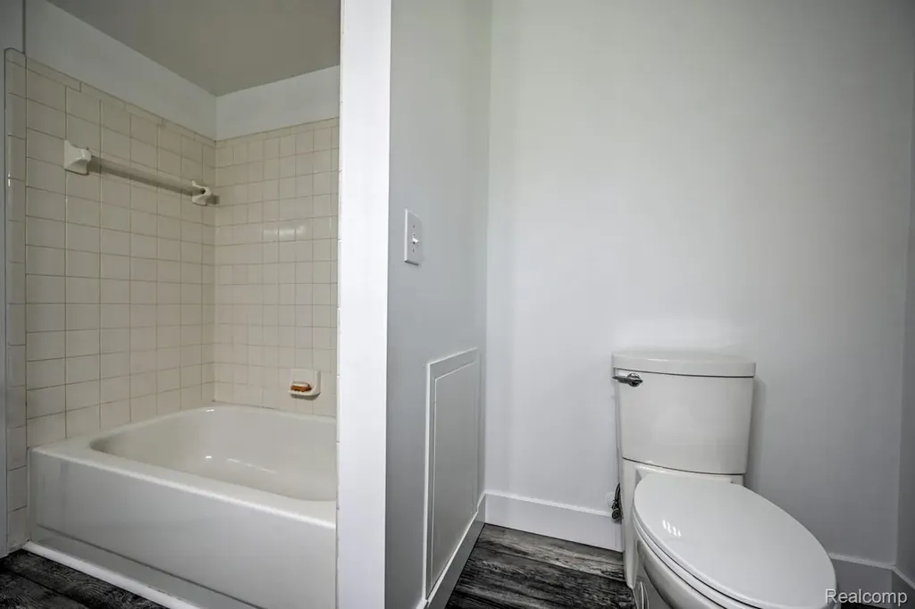 1569 Oak Grove Drive Walled Lake City MI 48390