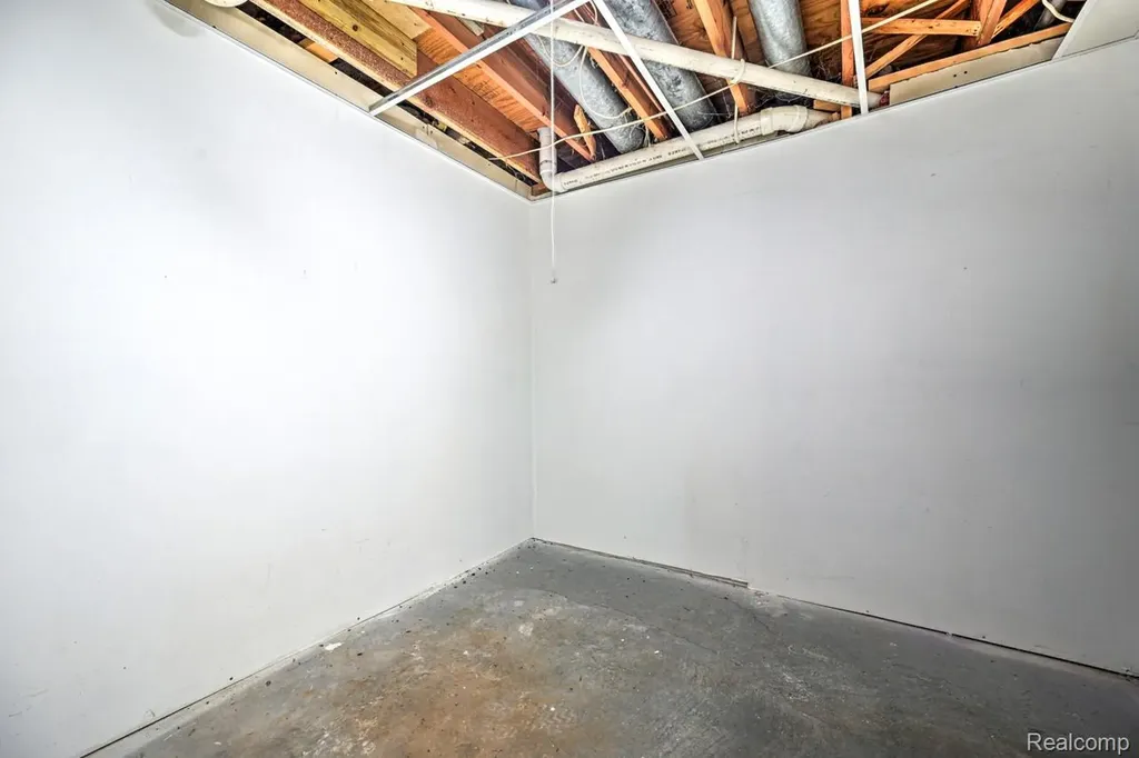 1569 Oak Grove Drive Walled Lake City MI 48390