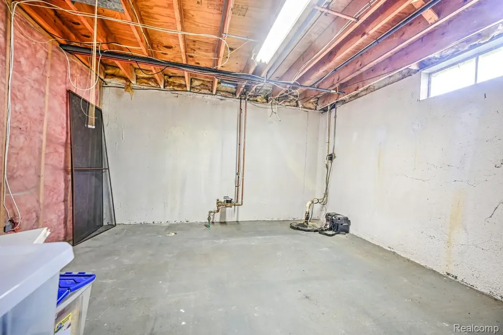 1569 Oak Grove Drive Walled Lake City MI 48390