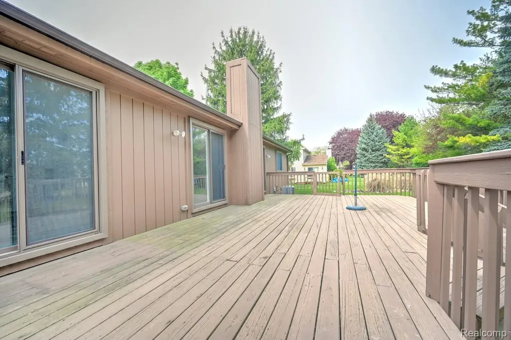 1569 Oak Grove Drive Walled Lake City MI 48390