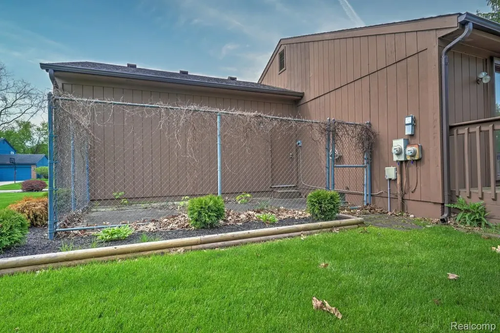 1569 Oak Grove Drive Walled Lake City MI 48390