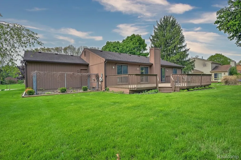 1569 Oak Grove Drive Walled Lake City MI 48390