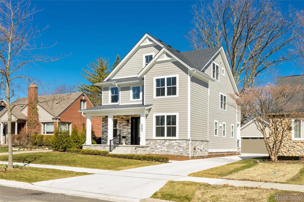 2093 Pembroke Road Birmingham City MI 48009