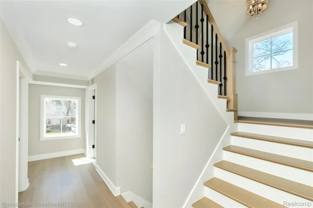 2093 Pembroke Road Birmingham City MI 48009