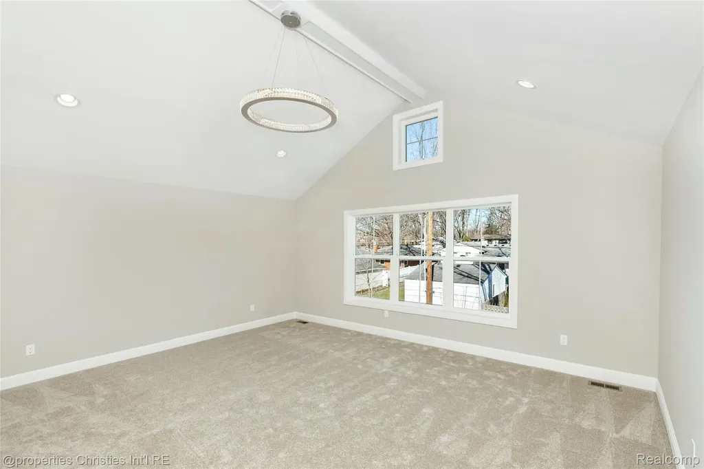 2093 Pembroke Road Birmingham City MI 48009