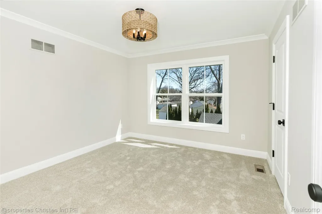 2093 Pembroke Road Birmingham City MI 48009