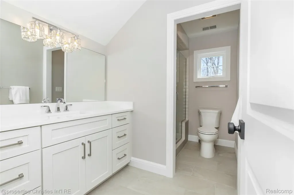 2093 Pembroke Road Birmingham City MI 48009