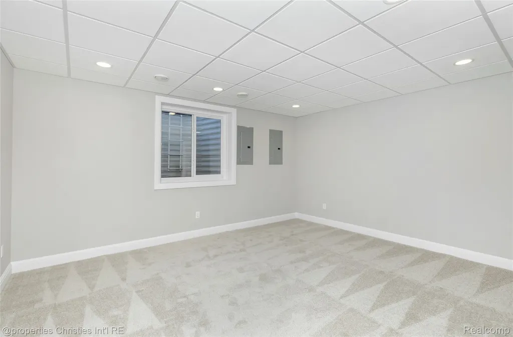2093 Pembroke Road Birmingham City MI 48009