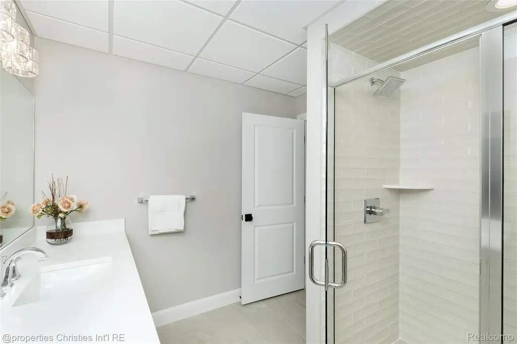 2093 Pembroke Road Birmingham City MI 48009