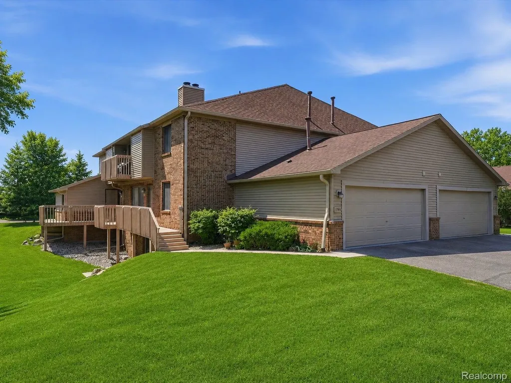 7058 Elmhurst West Bloomfield Charter Township MI 48322