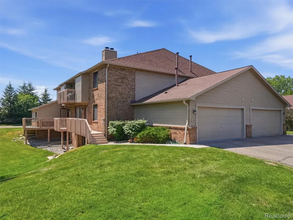 7058 Elmhurst West Bloomfield Charter Township MI 48322