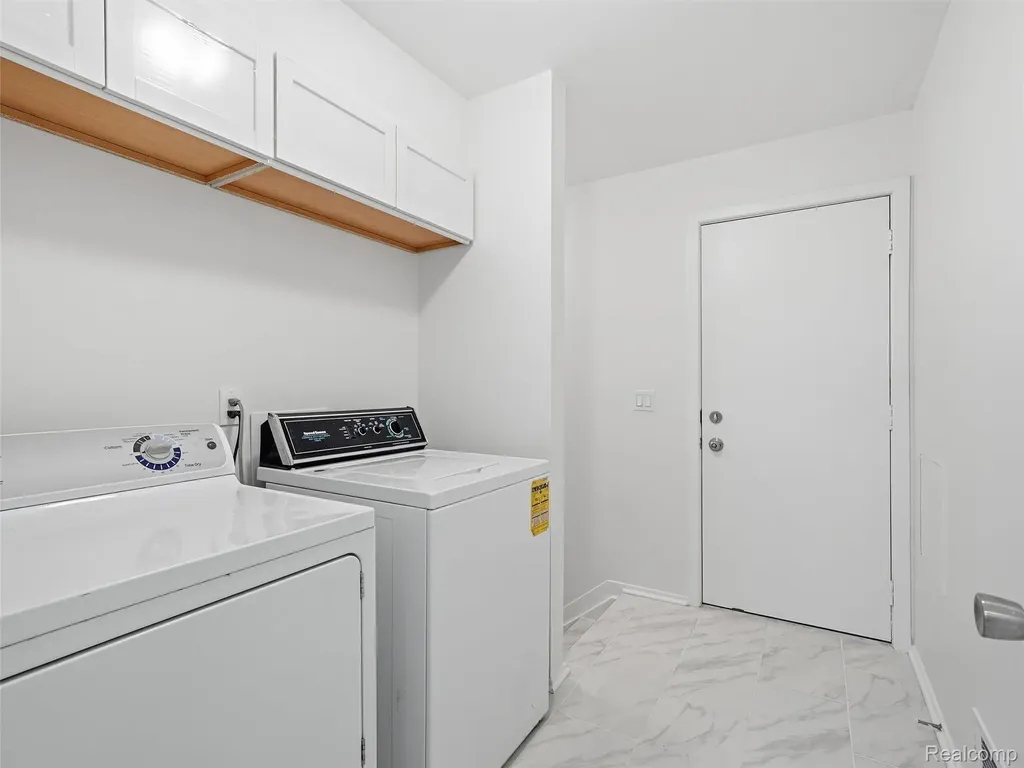 7058 Elmhurst West Bloomfield Charter Township MI 48322