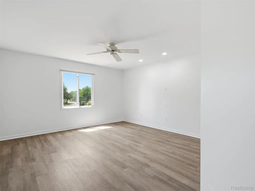 7058 Elmhurst West Bloomfield Charter Township MI 48322