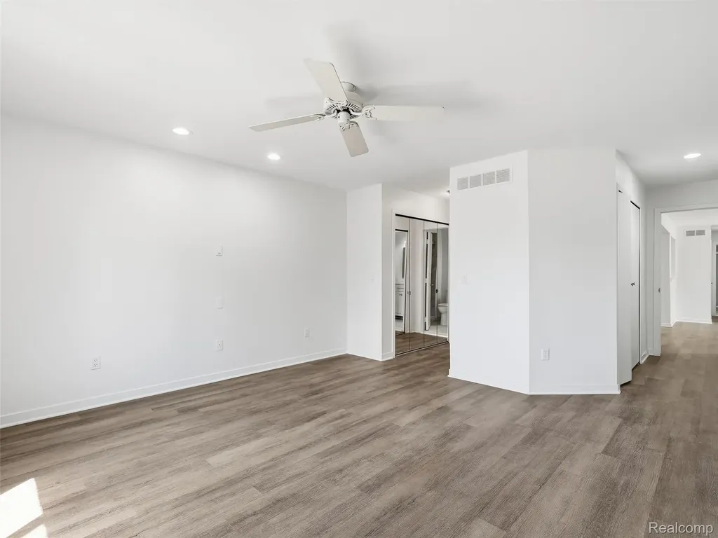 7058 Elmhurst West Bloomfield Charter Township MI 48322