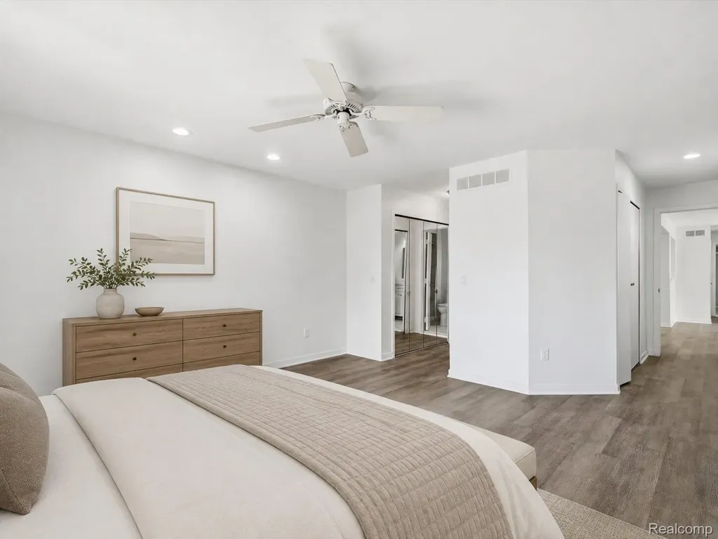 7058 Elmhurst West Bloomfield Charter Township MI 48322