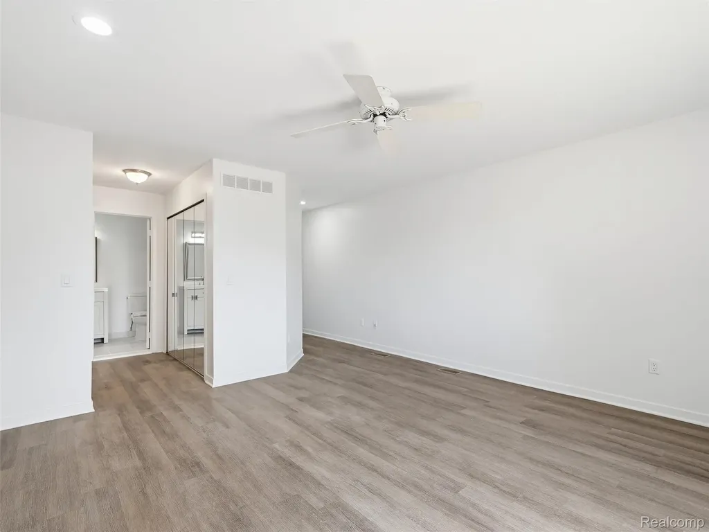 7058 Elmhurst West Bloomfield Charter Township MI 48322