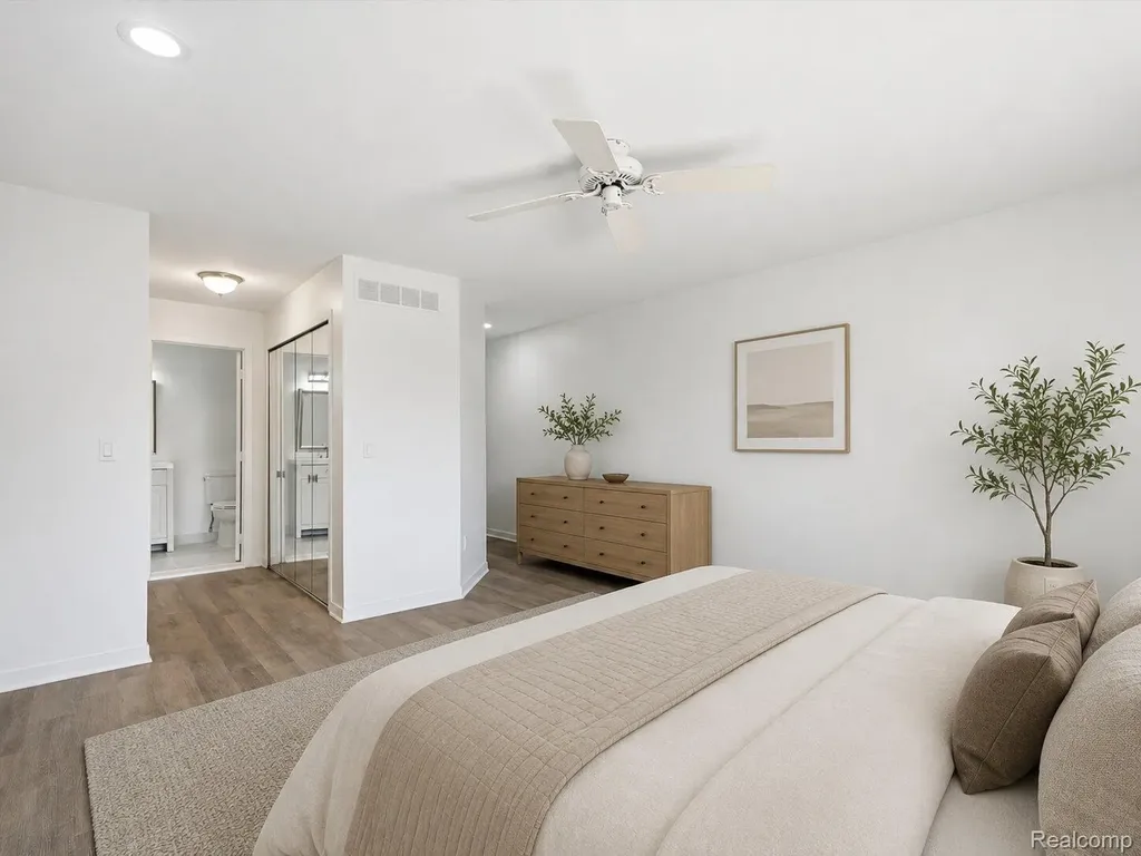 7058 Elmhurst West Bloomfield Charter Township MI 48322