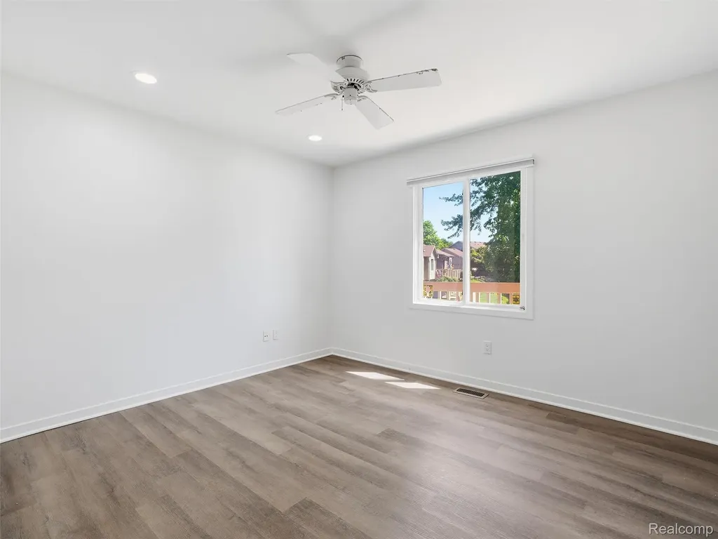 7058 Elmhurst West Bloomfield Charter Township MI 48322