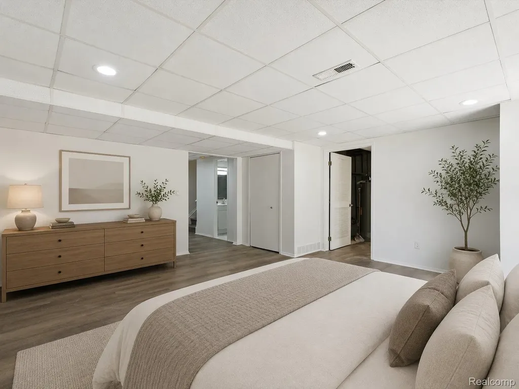 7058 Elmhurst West Bloomfield Charter Township MI 48322