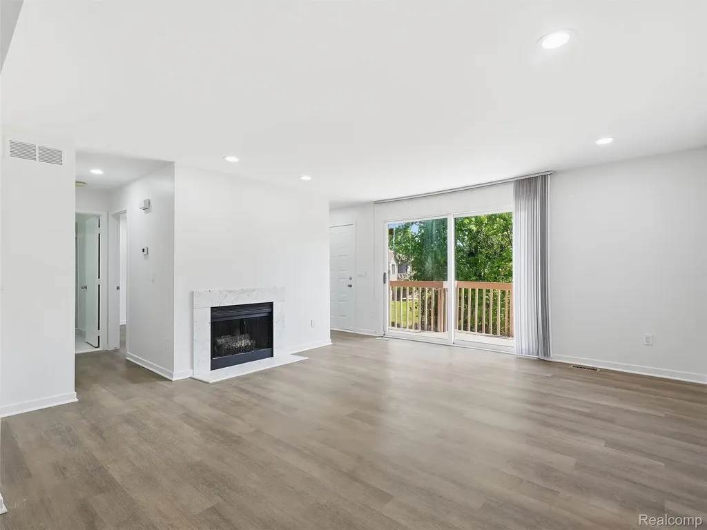 7058 Elmhurst West Bloomfield Charter Township MI 48322