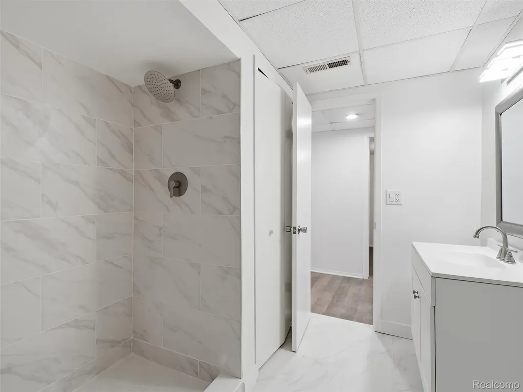 7058 Elmhurst West Bloomfield Charter Township MI 48322