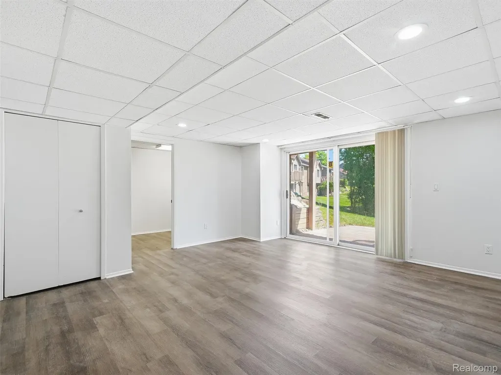 7058 Elmhurst West Bloomfield Charter Township MI 48322