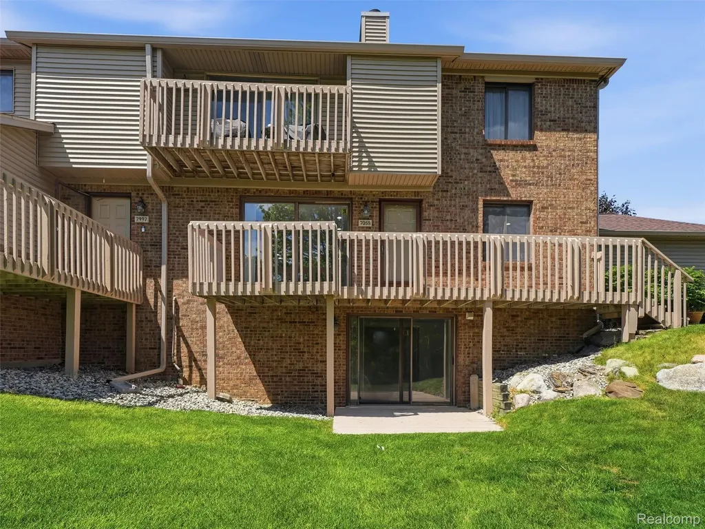 7058 Elmhurst West Bloomfield Charter Township MI 48322
