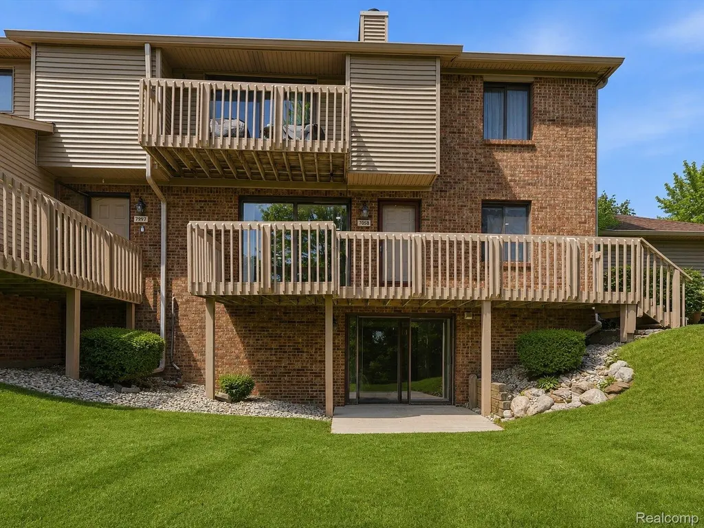 7058 Elmhurst West Bloomfield Charter Township MI 48322