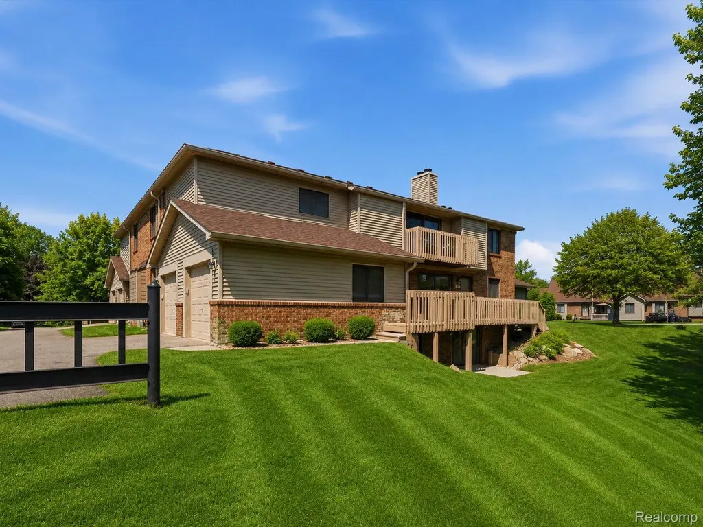 7058 Elmhurst West Bloomfield Charter Township MI 48322