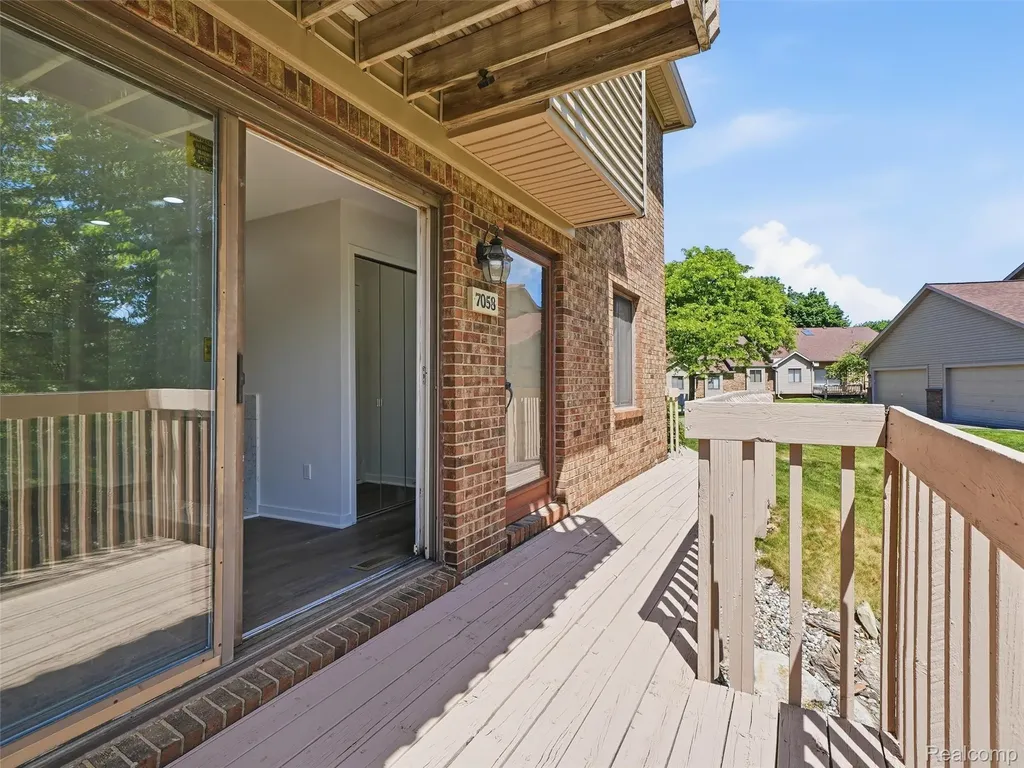 7058 Elmhurst West Bloomfield Charter Township MI 48322