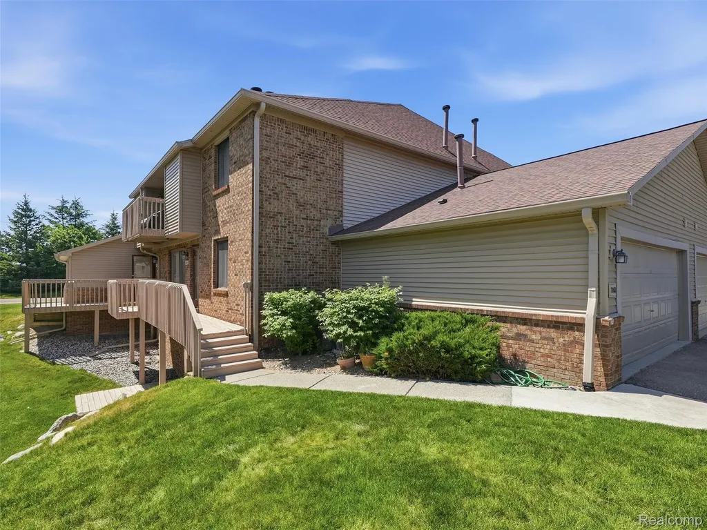 7058 Elmhurst West Bloomfield Charter Township MI 48322