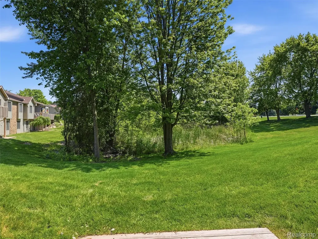 7058 Elmhurst West Bloomfield Charter Township MI 48322