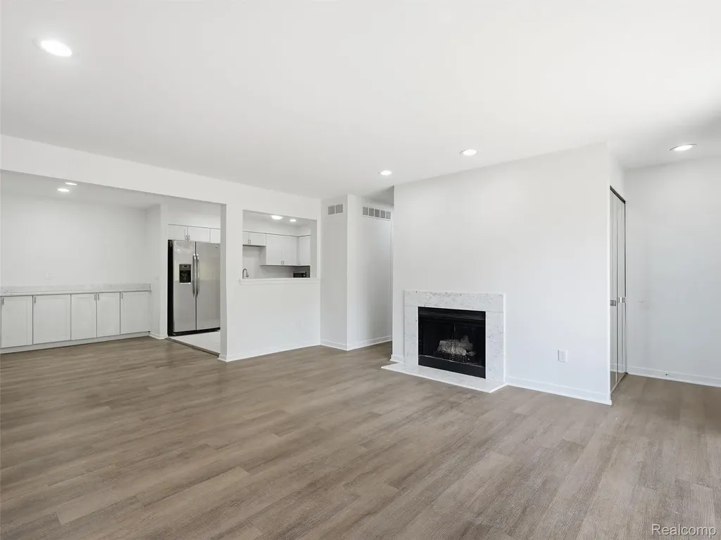 7058 Elmhurst West Bloomfield Charter Township MI 48322