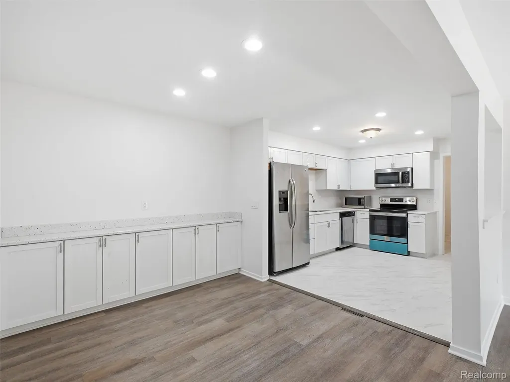 7058 Elmhurst West Bloomfield Charter Township MI 48322