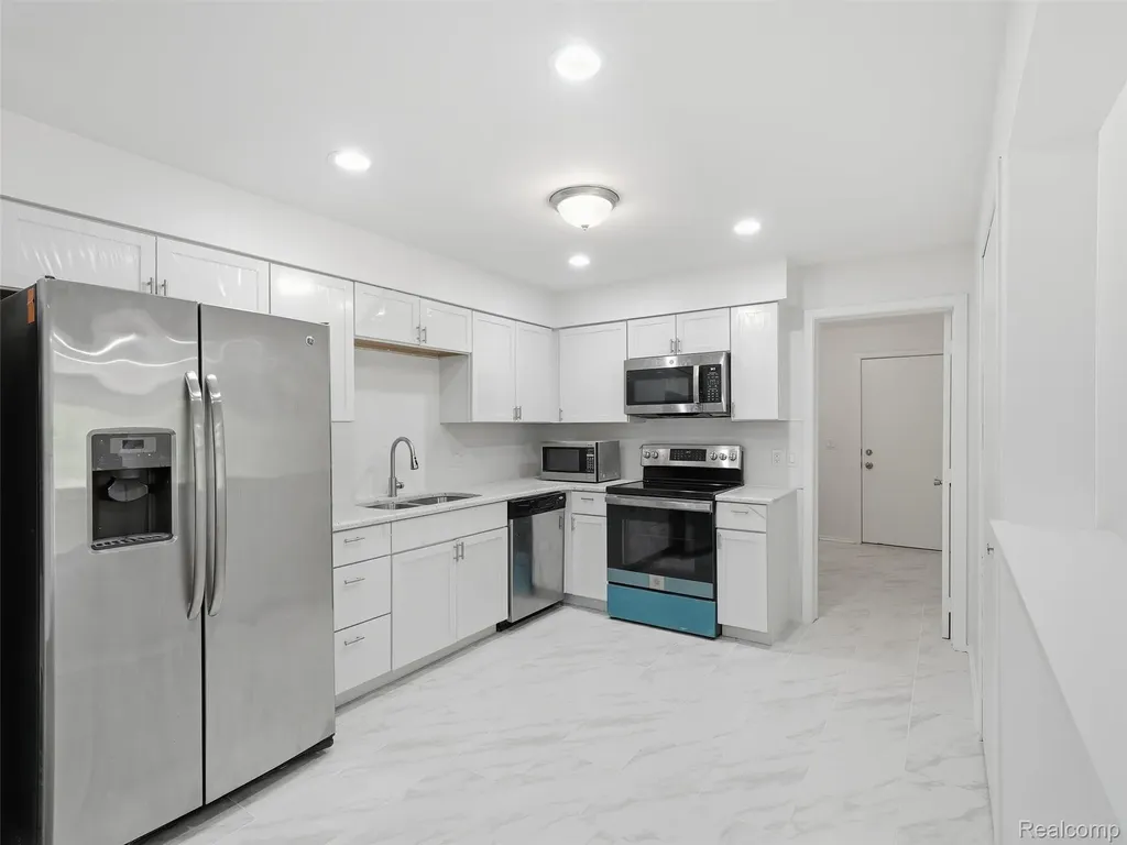 7058 Elmhurst West Bloomfield Charter Township MI 48322