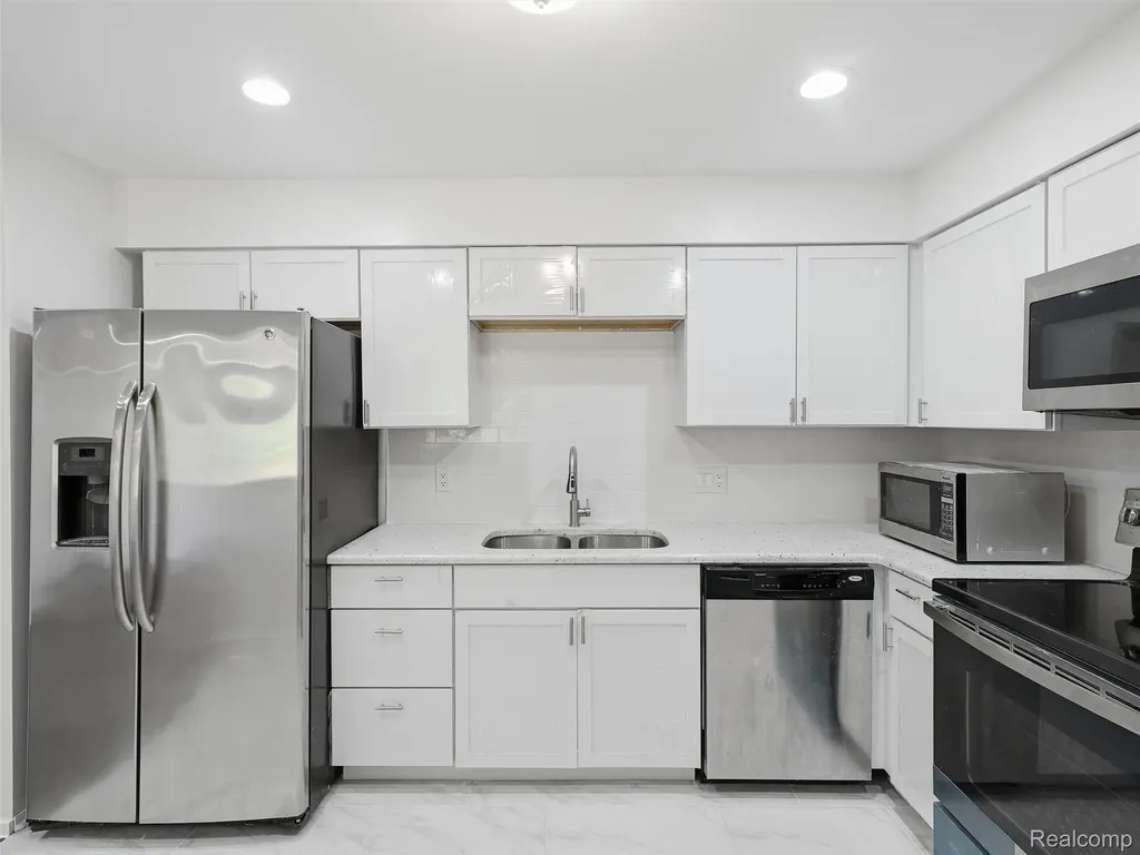 7058 Elmhurst West Bloomfield Charter Township MI 48322