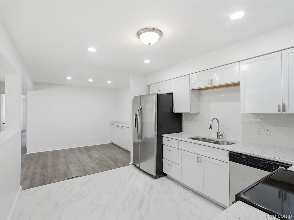 7058 Elmhurst West Bloomfield Charter Township MI 48322