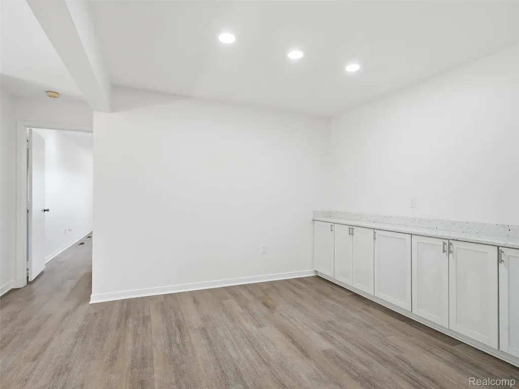 7058 Elmhurst West Bloomfield Charter Township MI 48322