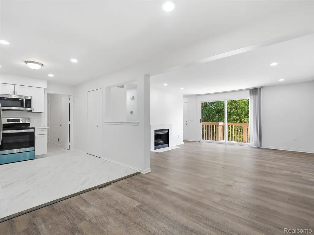 7058 Elmhurst West Bloomfield Charter Township MI 48322