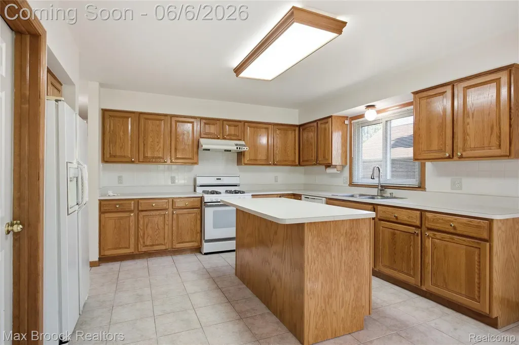 46547 Glen Eagle Drive Shelby Charter Township MI 48315