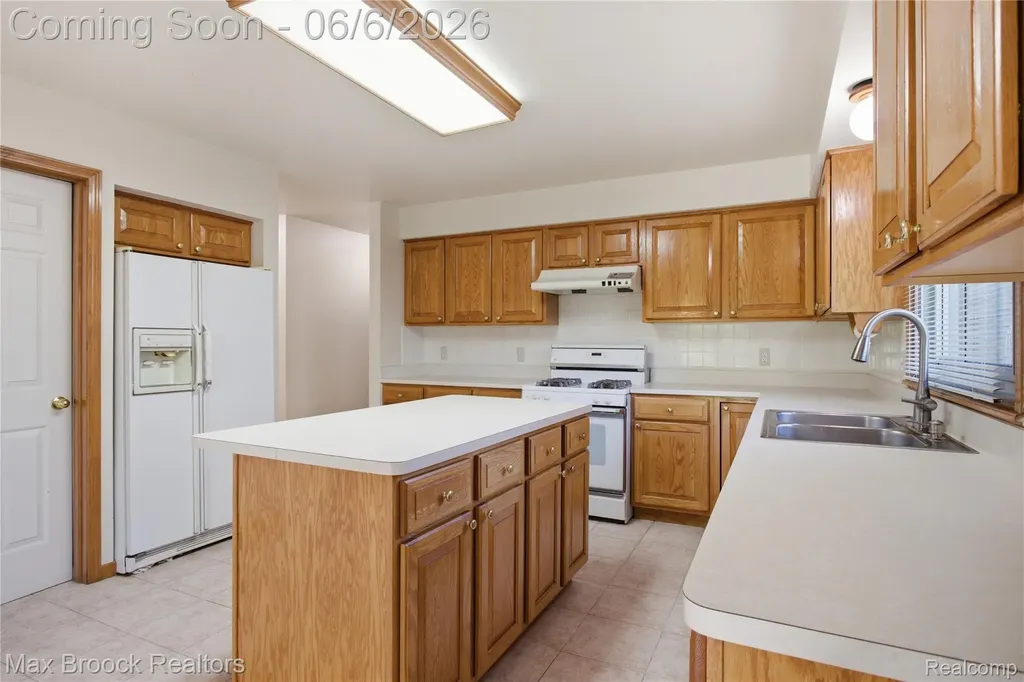 46547 Glen Eagle Drive Shelby Charter Township MI 48315