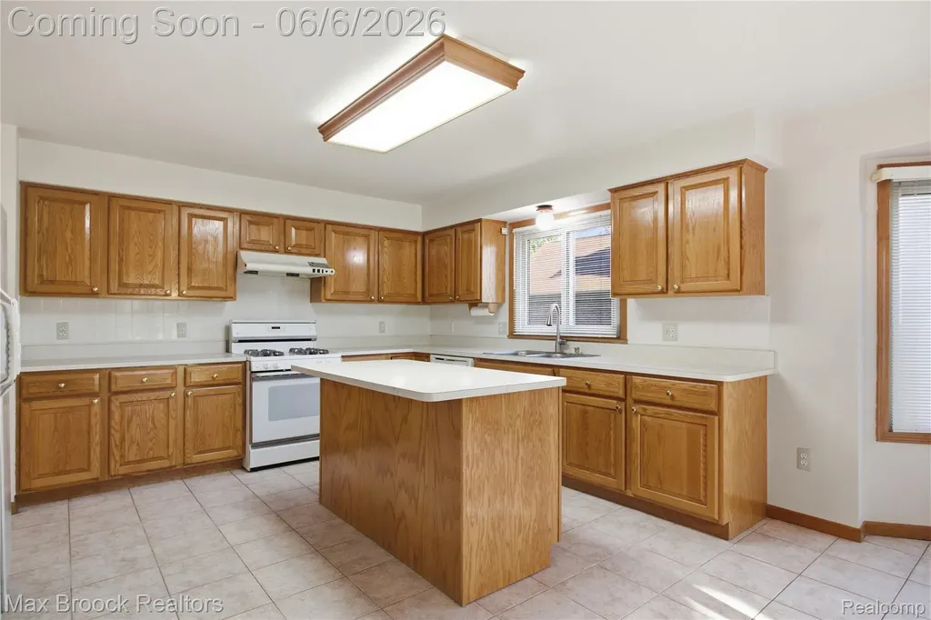 46547 Glen Eagle Drive Shelby Charter Township MI 48315
