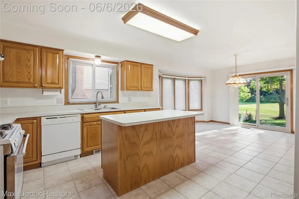 46547 Glen Eagle Drive Shelby Charter Township MI 48315