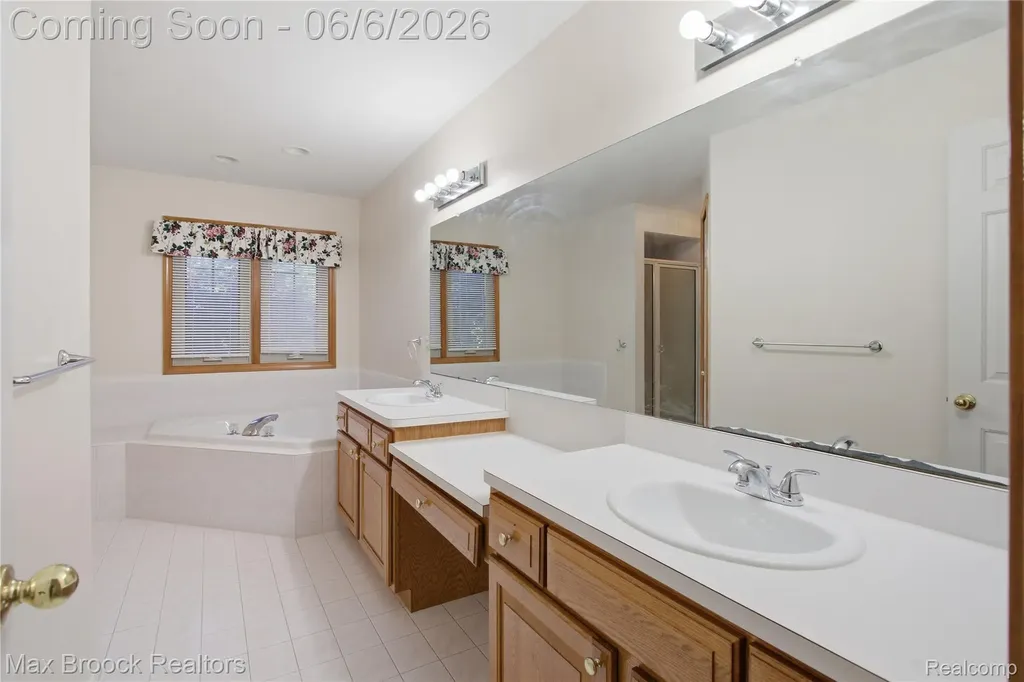 46547 Glen Eagle Drive Shelby Charter Township MI 48315